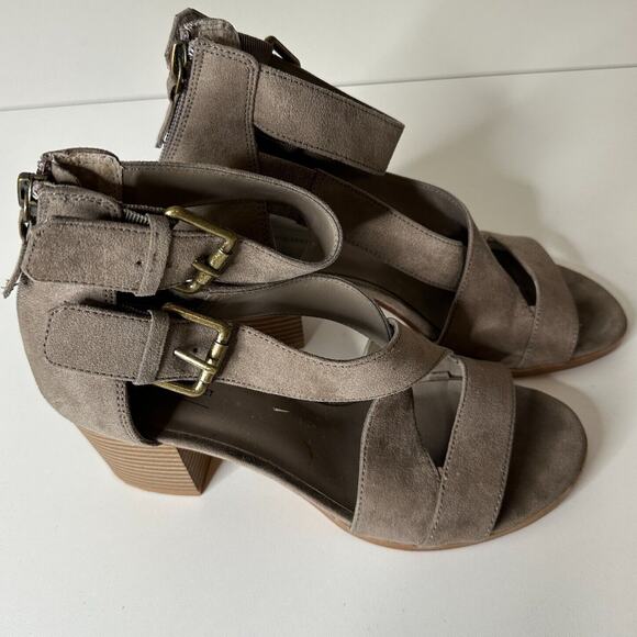 Melrose & Market Gray Taupe Suede Brass Ankle Buckle Sandal Block Heel Shoes 7.5 - Picture 3 of 9